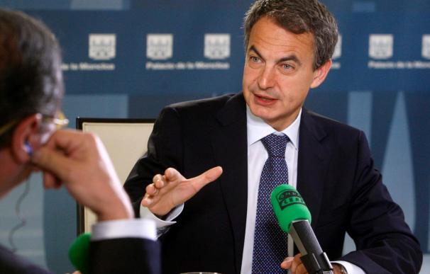 Zapatero valora que el paro mejore en diciembre pese a la subida anual