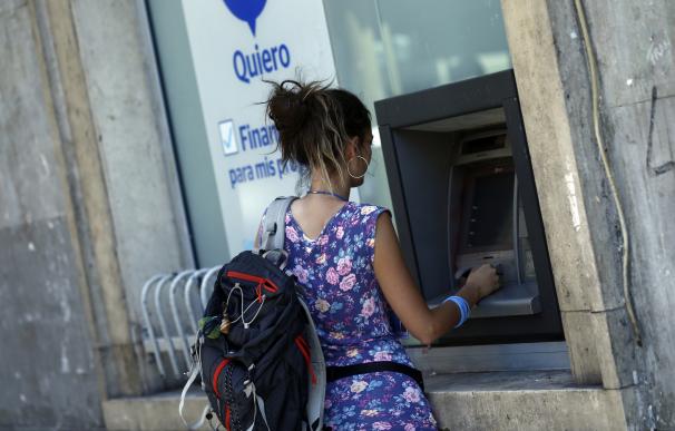 El Congreso debate el martes la propuesta de Podemos de rebajar comisiones bancarias y la 'cuenta cero'