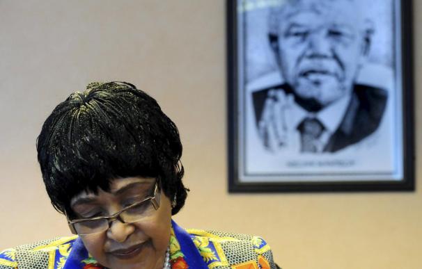 La exmujer de Mandela, obligada a subastar obras de arte para pagar deudas