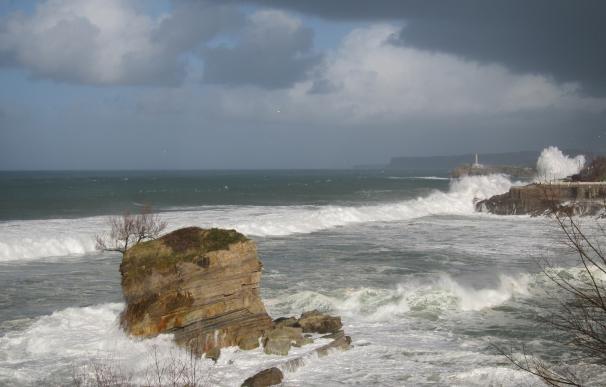 Protección Civil alerta por fuerte temporal marítimo en el noroeste y sur peninsular