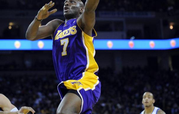 110-115. Bryant anotó 39 puntos que salvaron a los Lakers; Gasol, doble-doble