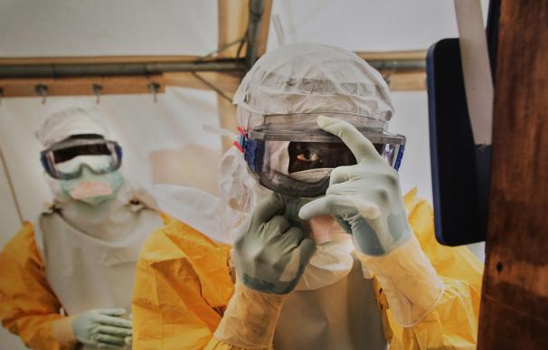 La OMS reconoce la necesidad de introducir reformas en el organismo para responder a un brote como el ébola. EFE