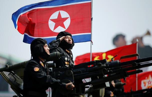 Pyongyang amenaza con una "guerra total" contra EEUU durante su gran desfile de misiles sin representación china