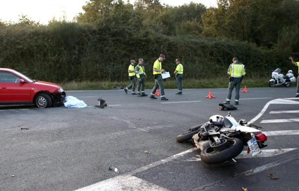 Fallece un joven motorista en un accidente en Pontevedra