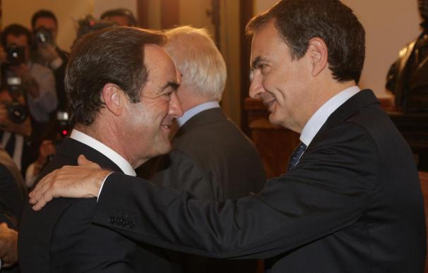 Bono apoya a Sánchez y dice que quien vea deslealtad en su reunión con Zapatero e Iglesias "tiene la mente poco limpia"