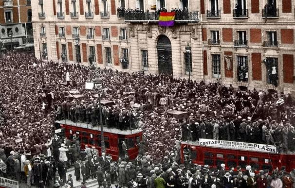 Proclamación de la II República en la Puerta del Sol de Madrid