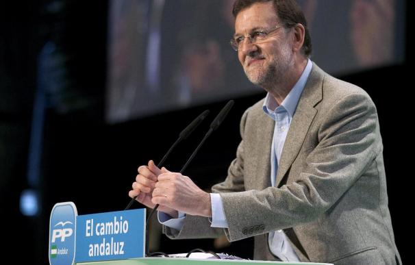 Rajoy advierte a sindicatos y CEOE de su responsabilidad si no pactan una reforma