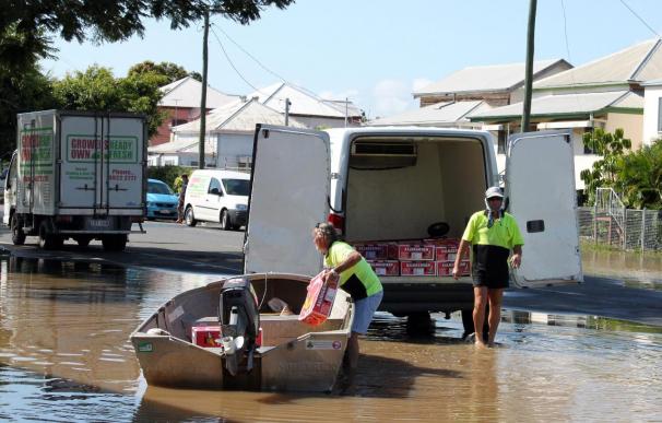 Aviones de la Armada ayudan a los 200.000 afectados por las inundaciones en Australia