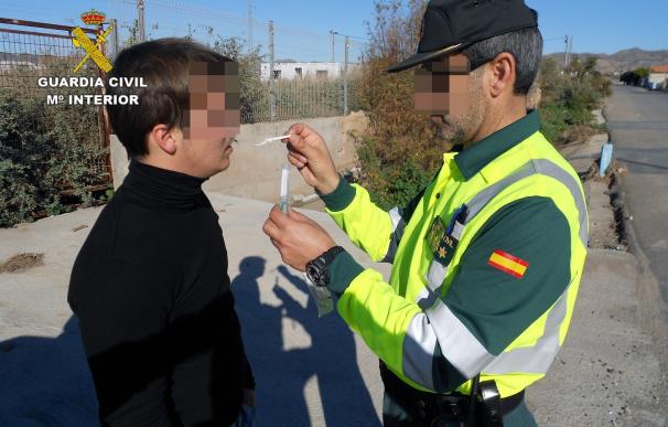 Tráfico realizará 500 controles diarios de alcohol y drogas en Cantabria esta semana