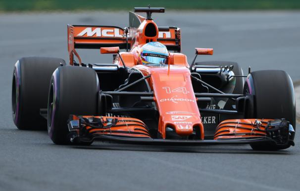Fernando Alonso con el MCL32 durante el Gran Premio de Australia.