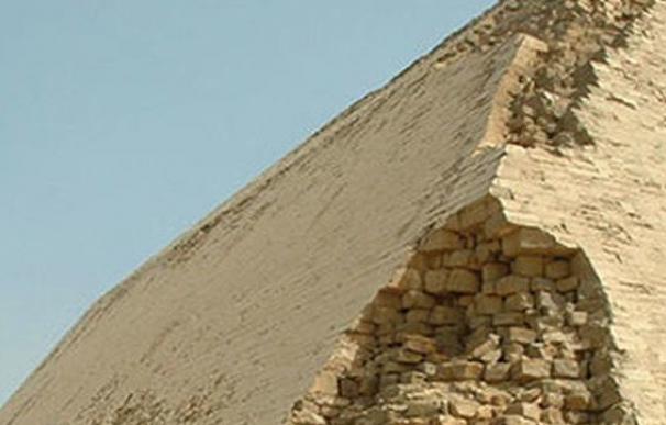 Hallan una nueva pirámide en el sur de El Cairo con 3.700 años de antigüedad