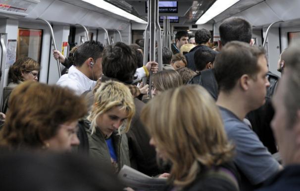 Los trabajadores del Metro de Barcelona harán paros de dos horas todos los lunes