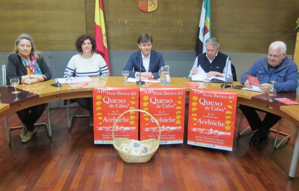 La XIII Feria del Queso de Cabra de Acehúche reúne a 18 queserías de Extremadura, Aragón, Andalucía y Castilla-La Mancha