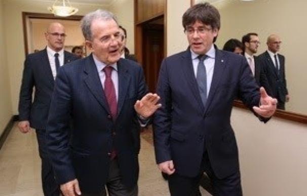 Puigdemont afirma tras reunirse con Prodi que el proceso soberanista es de interés internacional