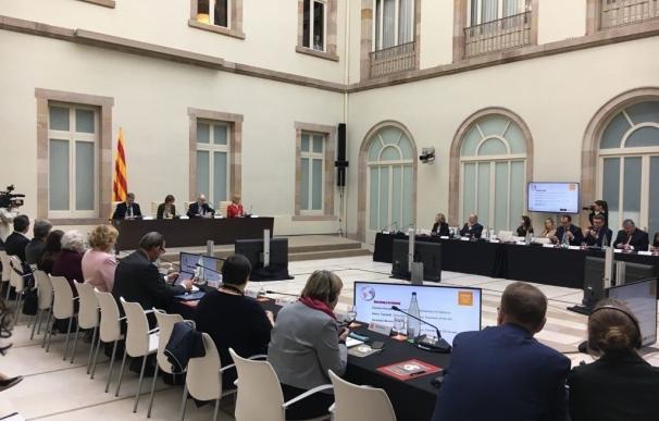 Forcadell carga contra las "regresiones" de derechos en España ante defensores del pueblo