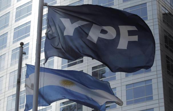 YPF busca socios para explotar el gigantesco yacimiento de Vaca Muerta.