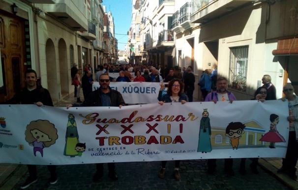 La Trobada de Guadassuar reúne a 30.000 personas en una fiesta por la igualdad lingüística