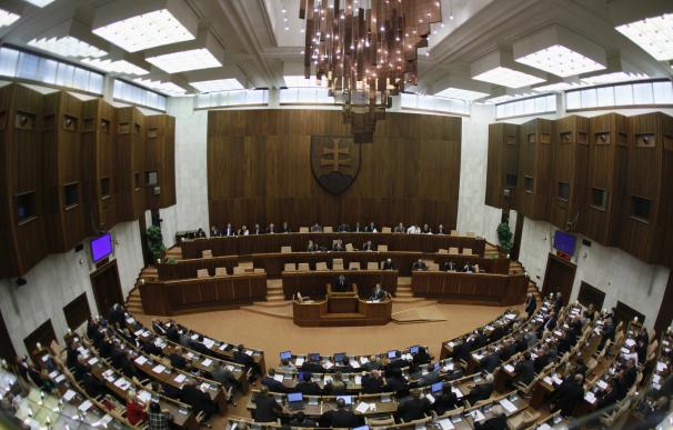La Policía de Eslovaquia presenta cargos contra dos diputados de extrema derecha por delitos de odio