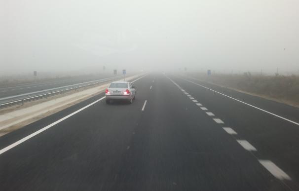 La niebla condiciona la circulación en 19 tramos de carretera de Castilla y León