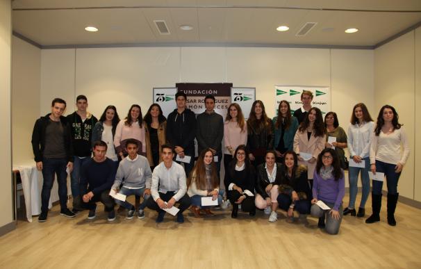 La Fundación Ramón Areces entrega 34.000 euros en becas para hijos del personal de El Corte Inglés en Mallorca