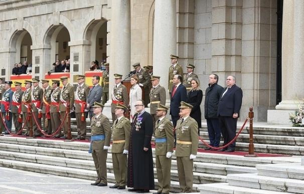 Cospedal agradece al Ejército por "su esfuerzo" para "proteger a los españoles y los valores constitucionales"