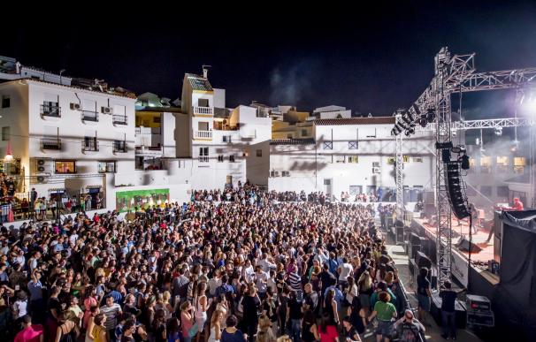 Ojeando Festival arranca su décima edición con un concierto acústico en las Cuevas de Ojén