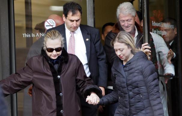Clinton sale del hospital y los médicos confían en su recuperación