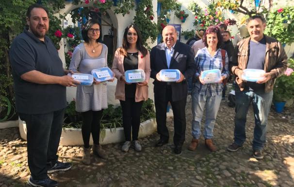 El Ayuntamiento entrega 50 'kit' de patio a las asociaciones para el tratamiento fitosanitario de las plantas