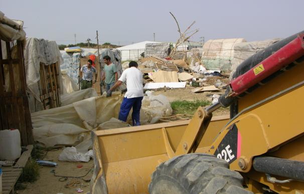 Cáritas contabiliza a unas 730 personas que "malviven" en asentamientos, que ya "son crónicos"