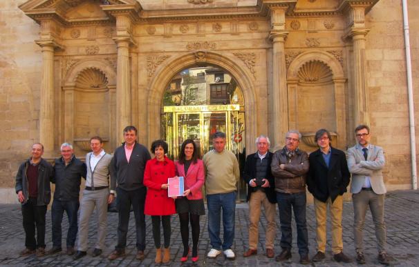 Plataforma en Defensa Paisaje del Rioja entrega ILP para "decir basta ya a la agresión del paisaje del viñedo de Haro"