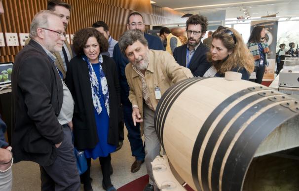 Una muestra de la UPO en el Parque de las Ciencias de Granada analiza 'La vida dentro del vino'