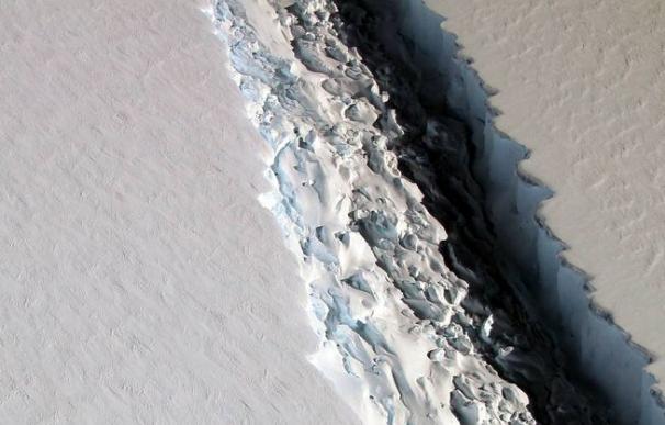 Una foto de la NASA demuestra que la Antártida se rompe en dos por el cambio climático
