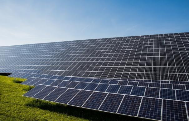 La fotovoltaica pide al Supremo la suspensión de la subasta de renovables por favorecer a la eólica
