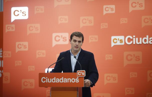 Rivera dice que la sustitución de la portavoz de Ciudadanos en Huelva "nada tiene que ver" con su embarazo