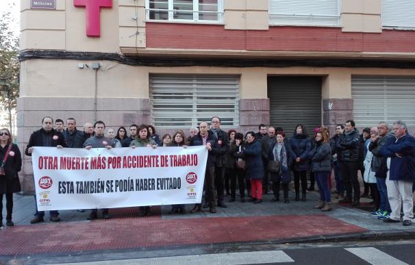 UGT La Rioja se concentra en recuerdo del trabajador fallecido en accidente laboral