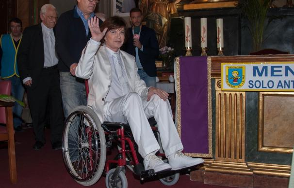 Camilo Sesto presenta en silla de ruedas su canción con el Papa Francisco