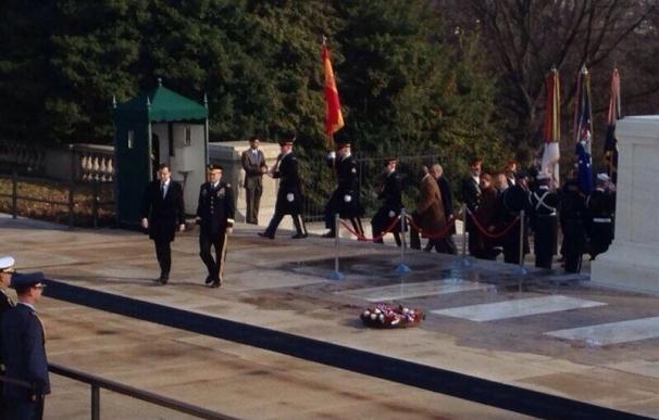 Rajoy rinde homenaje en el cementerio de Arlington a los militares estadounidenses caídos en combate