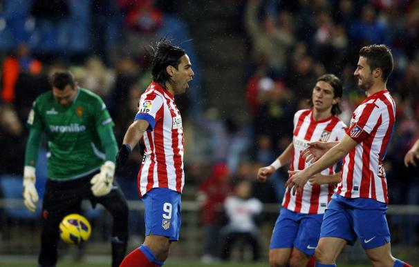Atlético 2-2 Zaragoza, Falcao marcó el segundo gol de los rojiblancos