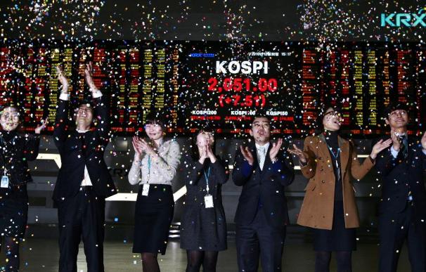 El índice Kospi sube 12,69 puntos 0,62 por ciento hasta 2.063,69 puntos