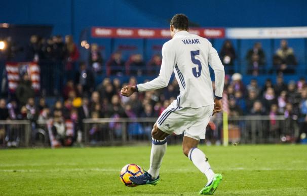 Varane, única ausencia en la lista del Real Madrid para el derbi