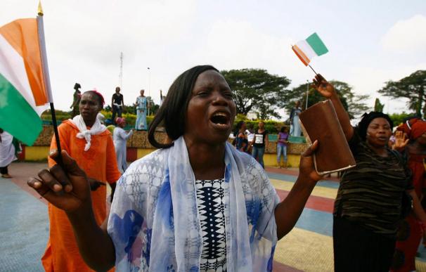 La misión africana en Costa de Marfil ofrece inmunidad a Gbagbo si deja el poder