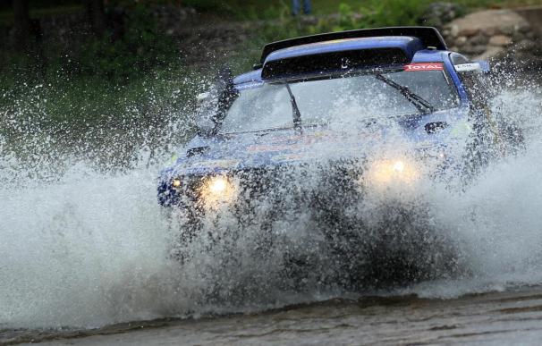 Sainz empieza el Dakar 2011 con buen pie en una jornada de calentamiento