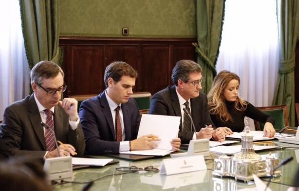 Ciudadanos urge a activar las comisiones de investigación sobre el PP y las cajas y citará a Rajoy, Rato y Serra