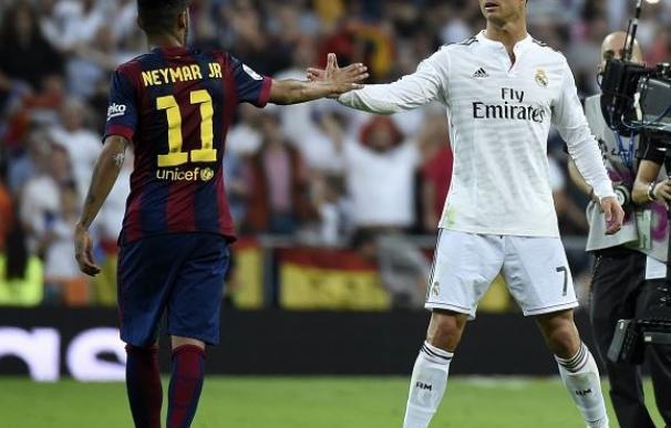 Neymar y Cristiano Ronaldo en un Clásico.