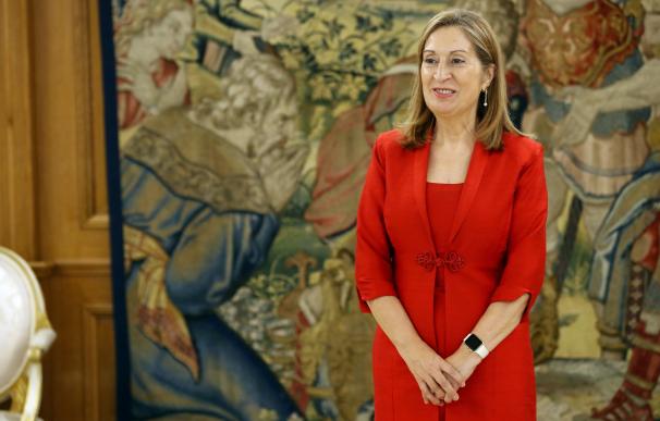 Ana Pastor admite que le gustaría que estuvieran todos los diputados y senadores en el día de la Constitución