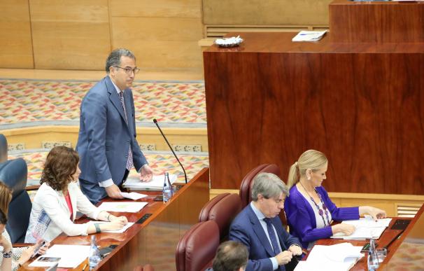 Ossorio ve "necesario" modificar la Constitución y cree que está "amenazada por los populismos"