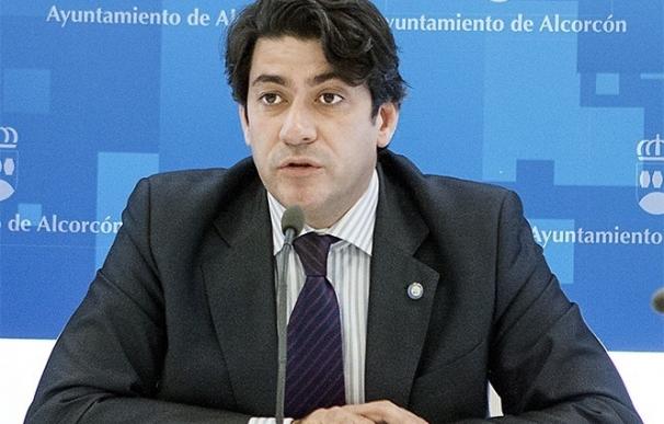 El alcalde de Alcorcón afirma que es feminista "como el que más" y que su crítica es hacia el feminismo "radical"