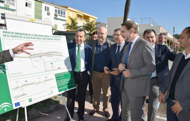 La Junta destina casi un millón de euros a la mejora y modernización del puerto de Caleta de Vélez