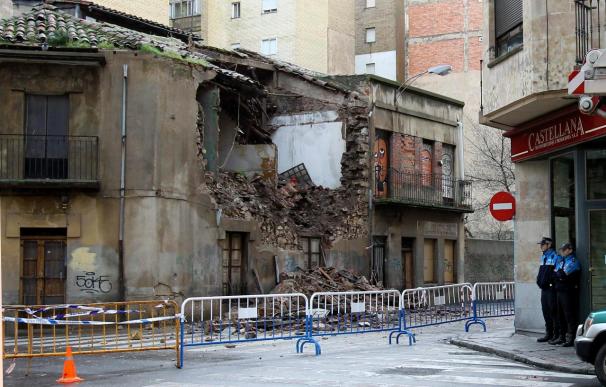 Un edifico deshabitado de dos plantas se derrumba en Salamanca por las lluvias