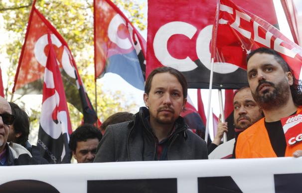 Pablo Iglesias se suma a la manifestación de los trabajadores de Coca-Cola ante la sede del PP